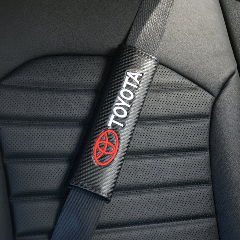 Накладка на ремень безопасности "TOYOTA" 2шт. MASHINOKOM