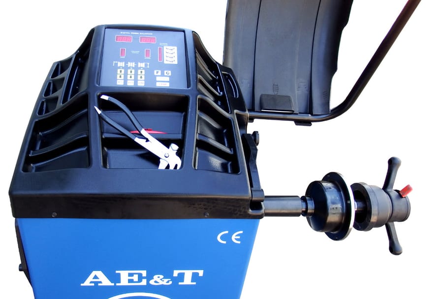 Станок балансировочный 220Вт AE&T