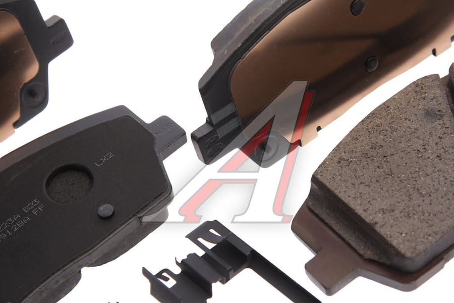 Колодки тормозные HYUNDAI Santa Fe (18-) передние (4шт.) OE